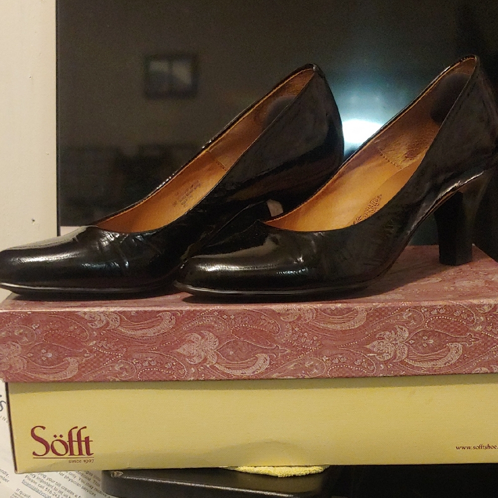 Women's Black Patent Leather Pumps By Sofft